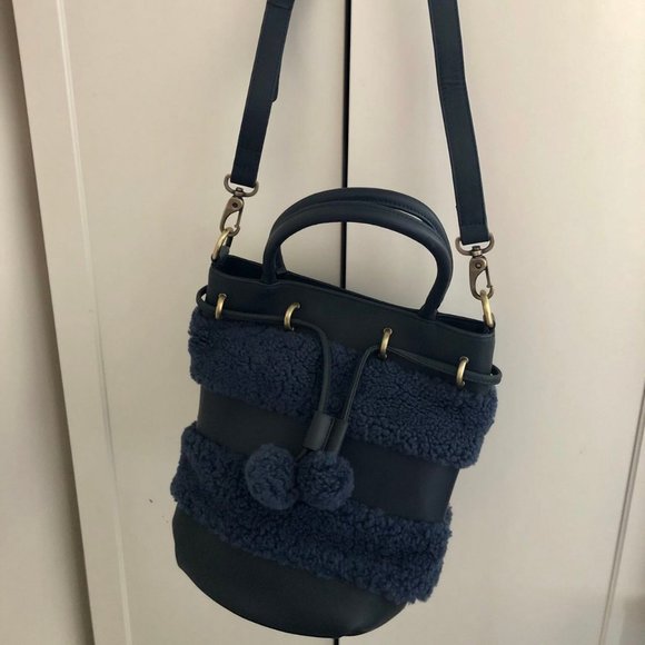 Authentic Australia LUXE collective Shearling Leather navy crossbody bucket bag - Picture 7 of 11